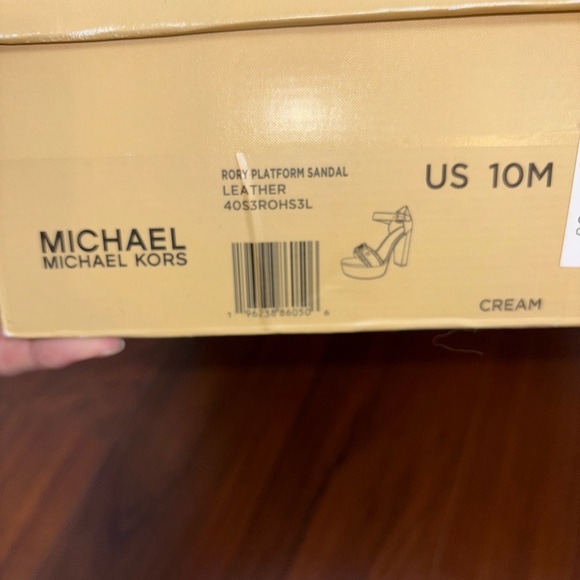 Michael Kors Rory Platform Sandals (Leather) - Picture 6 of 8